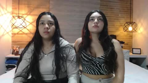 Jazmin and Scarlett online show from December 4, 7:52 am