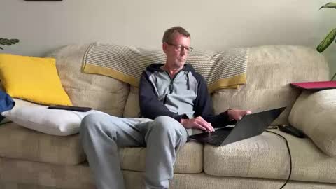 Snapshot of jcar57 chatting on October 4, 3:32 pm Jon online show from October 4, 3:32 pm