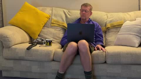 Snapshot of jcar57 chatting on December 17, 5:04 pm Jon online show from December 17, 5:04 pm