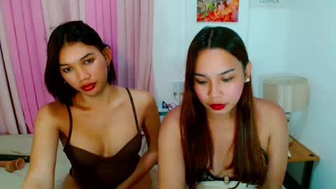 jeinellann online show from May 26, 7:53 pm