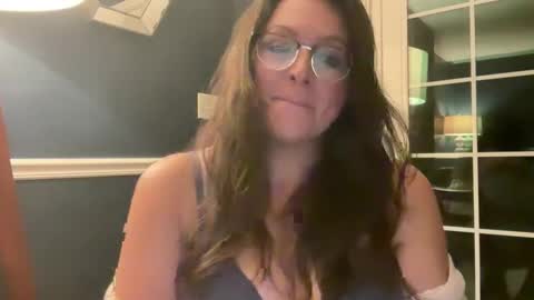 Snapshot of jellybeanin chatting on December 5, 6:48 am Jelli online show from December 5, 6:48 am