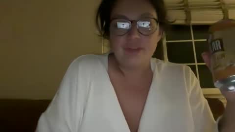 Snapshot of jellybeanin chatting on December 9, 6:45 am Jelli online show from December 9, 6:45 am