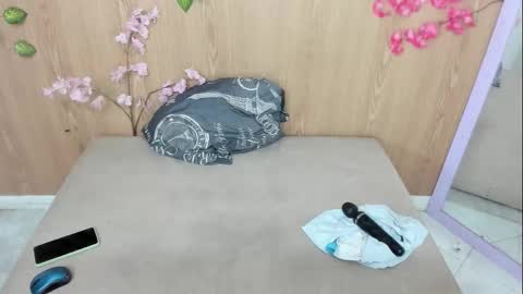 Jenelotizz online show from February 9, 3:43 am