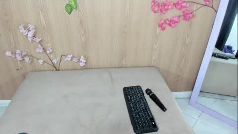 Jenelotizz online show from March 26, 3:01 am