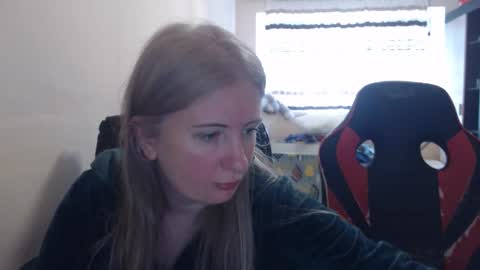 JenisAndPeter online show from March 22, 8:40 am