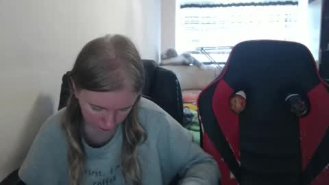 JenisAndPeter online show from October 15, 7:00 am