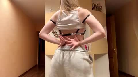 Jen online show from June 24, 5:31 pm