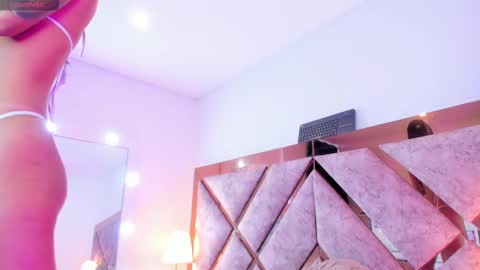 Snapshot of jennalove_ chatting on October 17, 10:14 pm My name is LizzyNice to meet you online show from October 17, 10:14 pm