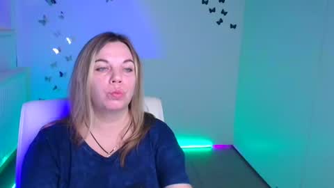 Snapshot of jennifer_moree chatting on October 3, 6:10 am Jennifer online show from October 3, 6:10 am