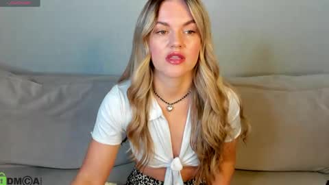 Jennifer Perezz online show from May 11, 2:45 pm