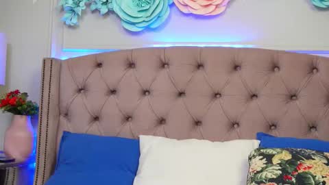 Snapshot of jenniferlovve chatting on October 14, 5:54 am JenniferLovve online show from October 14, 5:54 am