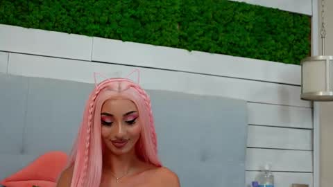 Snapshot of jenniferlovve chatting on September 24, 3:46 am JenniferLovve online show from September 24, 3:46 am
