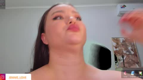 Snapshot of jennisxcharming chatting on October 20, 6:24 pm Mila online show from October 20, 6:24 pm