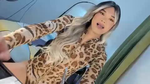 J E N N Y online show from September 22, 1:15 pm