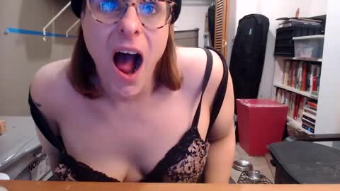 Snapshot of jennyneeds chatting on December 25, 4:44 am theChloeStar online show from December 25, 4:44 am