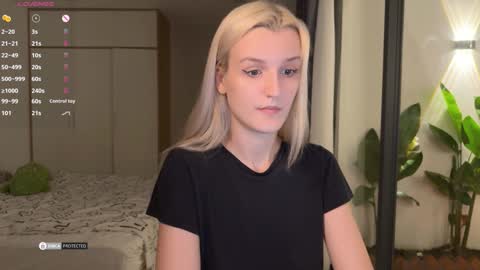 Jen  online show from December 12, 1:06 pm