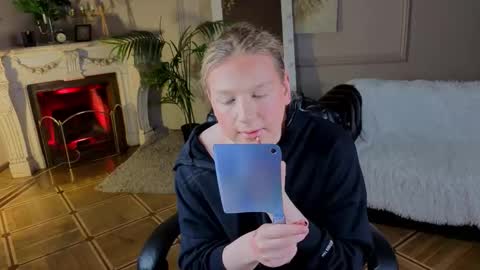 jes_solar online show from November 13, 10:01 pm