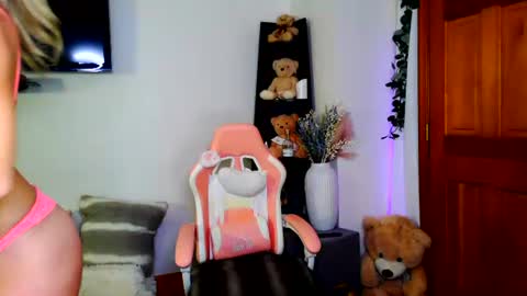 Jessabelle Diamond online show from August 3, 12:44 pm