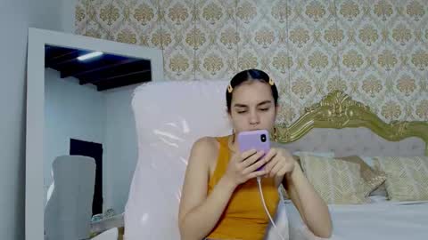 Snapshot of jessb_ chatting on October 6, 6:04 pm jessb_ online show from October 6, 6:04 pm