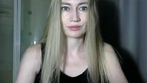 JessFox1 online show from December 13, 10:02 pm