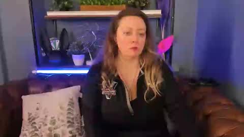 Snapshot of jessica_foxie chatting on March 7, 12:01 pm Jessica online show from March 7, 12:01 pm