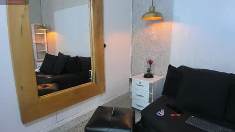 ---Jessie--- online show from April 8, 4:48 am