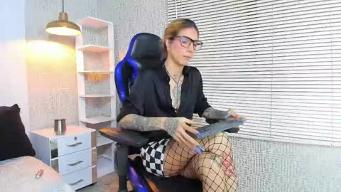 ---Jessie--- online show from April 14, 8:28 am