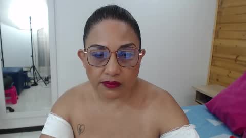 paola online show from November 23, 12:47 pm