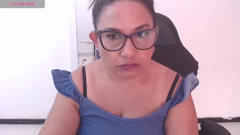 paola online show from April 14, 5:38 pm