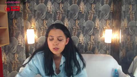 Snapshot of jessthewicked chatting on December 18, 5:31 pm JessTheWicked online show from December 18, 5:31 pm