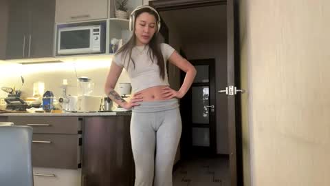 Lynn online show from October 28, 9:32 am