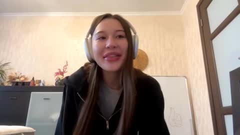 Lynn online show from October 17, 8:18 am