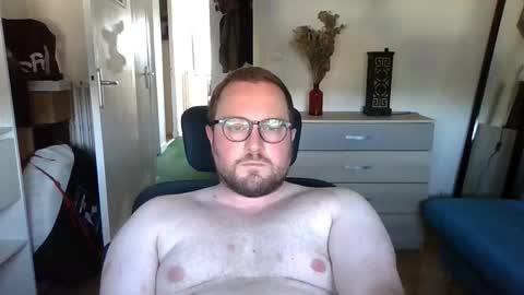 Snapshot of jeuneloup92 chatting on September 18, 4:22 pm jeuneloup92 online show from September 18, 4:22 pm