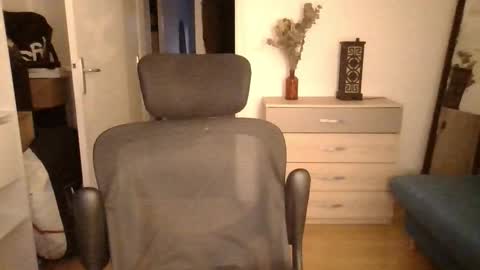 Snapshot of jeuneloup92 chatting on October 27, 5:24 pm jeuneloup92 online show from October 27, 5:24 pm