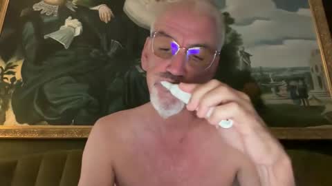 Snapshot of jewlronny chatting on October 24, 3:57 pm jewlronny online show from October 24, 3:57 pm