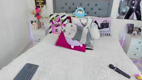 Snapshot of jhena_evans chatting on January 24, 6:56 pm Candy online show from January 24, 6:56 pm