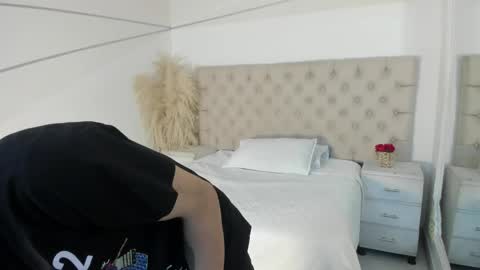 jhoanleandro online show from May 11, 2:29 am
