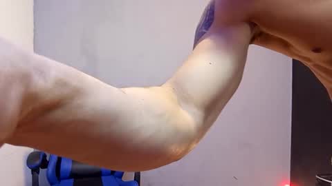 jhonny_thes28 online show from February 8, 3:21 am