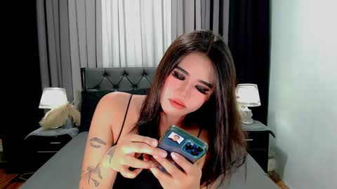 jhuliana_and_charles_room online show from March 28, 11:50 pm