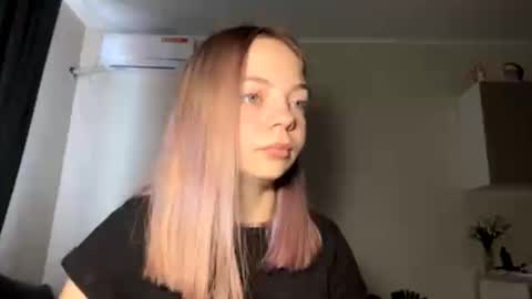 Steff online show from November 2, 7:19 am