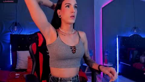 Joa Isaza     online show from February 20, 9:55 am