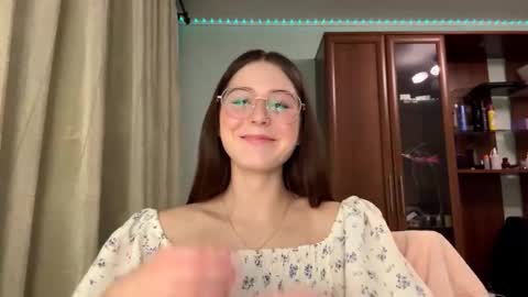 Adel online show from December 5, 5:22 pm