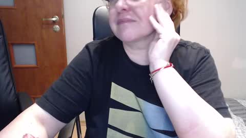 Snapshot of joannaandneighbour chatting on February 17, 11:34 am Joanna and Greg online show from February 17, 11:34 am