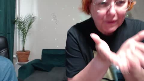Snapshot of joannaandneighbour chatting on October 4, 10:35 am Joanna and Greg online show from October 4, 10:35 am
