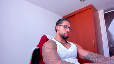 joe_esthetic online show from April 2, 12:45 pm