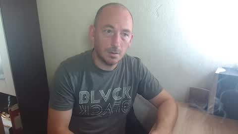 Snapshot of johanbarker chatting on September 30, 10:37 am Johan online show from September 30, 10:37 am