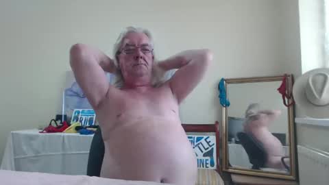 Snapshot of john_little_one chatting on February 4, 3:15 pm JOHN online show from February 4, 3:15 pm