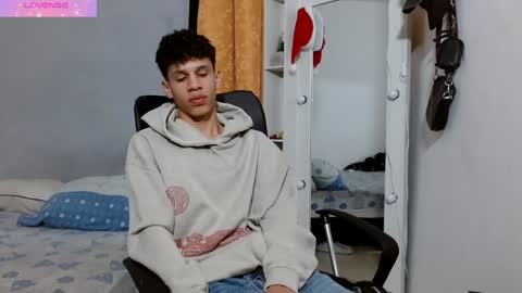 john_ssnow29 online show from January 29, 9:39 pm