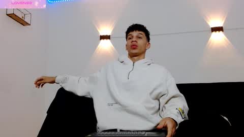 john_ssnow29 online show from October 14, 11:13 am