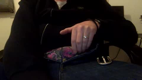 Snapshot of johnjerkof chatting on February 19, 9:25 pm johnjerkof online show from February 19, 9:25 pm